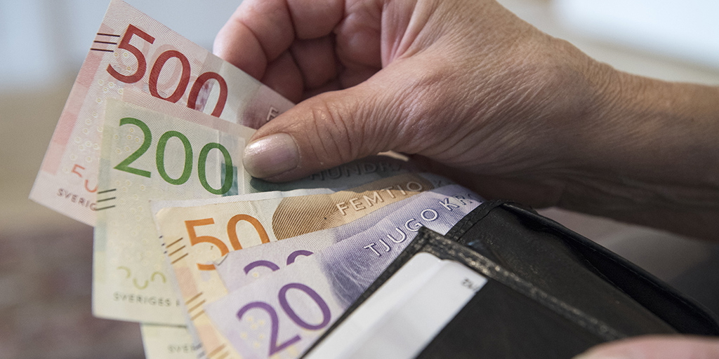 För många i Sverige var 2023 ett tufft år ekonomiskt. Riksbanken höjde räntan och inflationen gjorde det mesta dyrare. Här är fyra tips för att undvika problemen 2024.