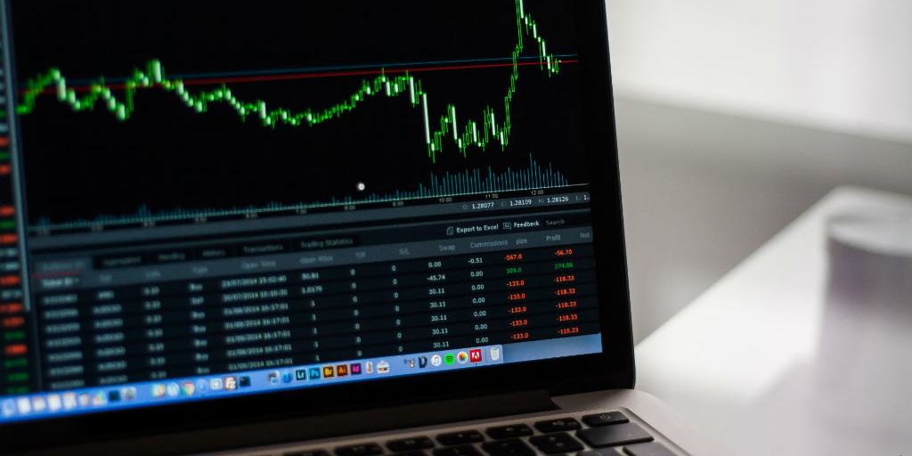 Folkkär programledare förlorade miljoner på börsen