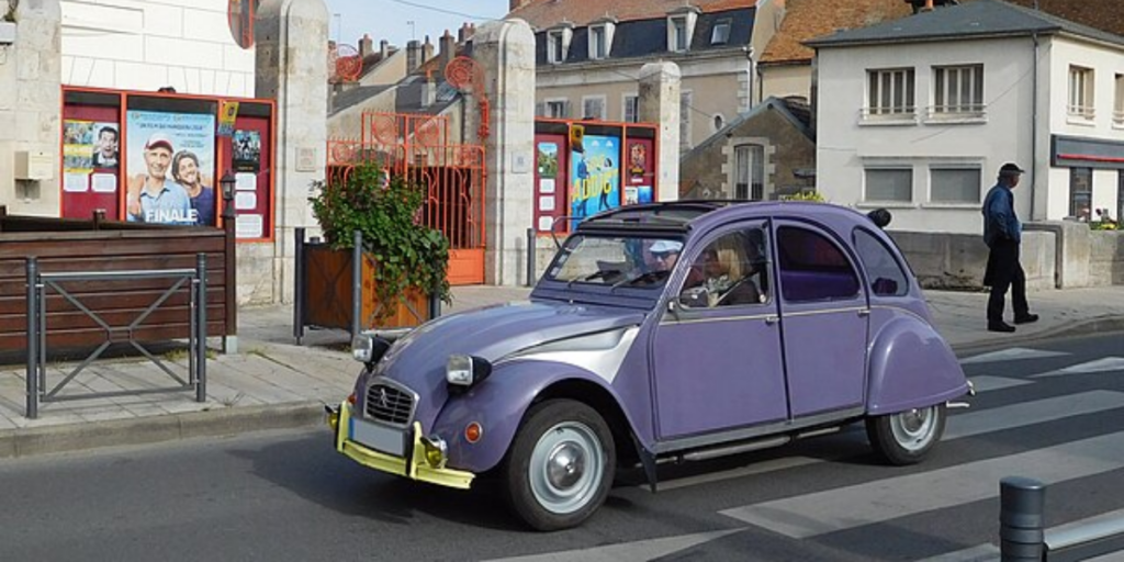 Citroën 2CV violette (Foto: Cjp24, Wikimedia commons)