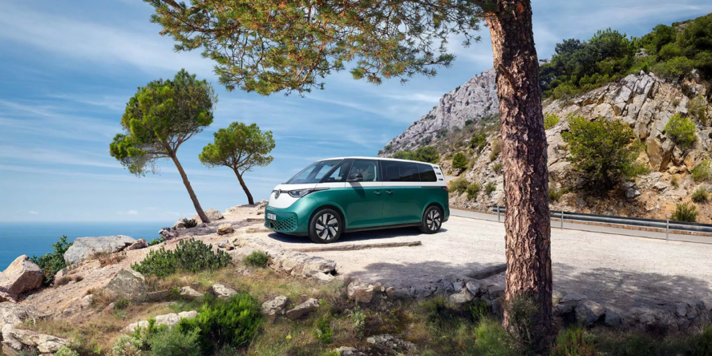 Den helt nya ID.Buzz är en fin hyllning till de allra första modellerna. (Foto: Volkswagen)