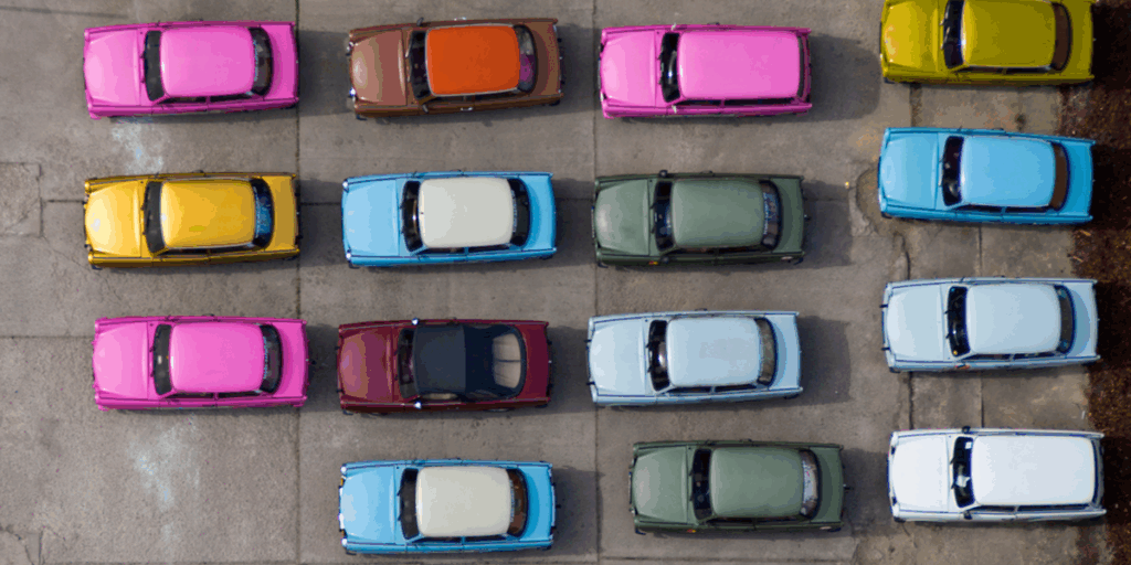 Vi säger fram för fler rosa bilar på vägarna. (Foto: Canva)