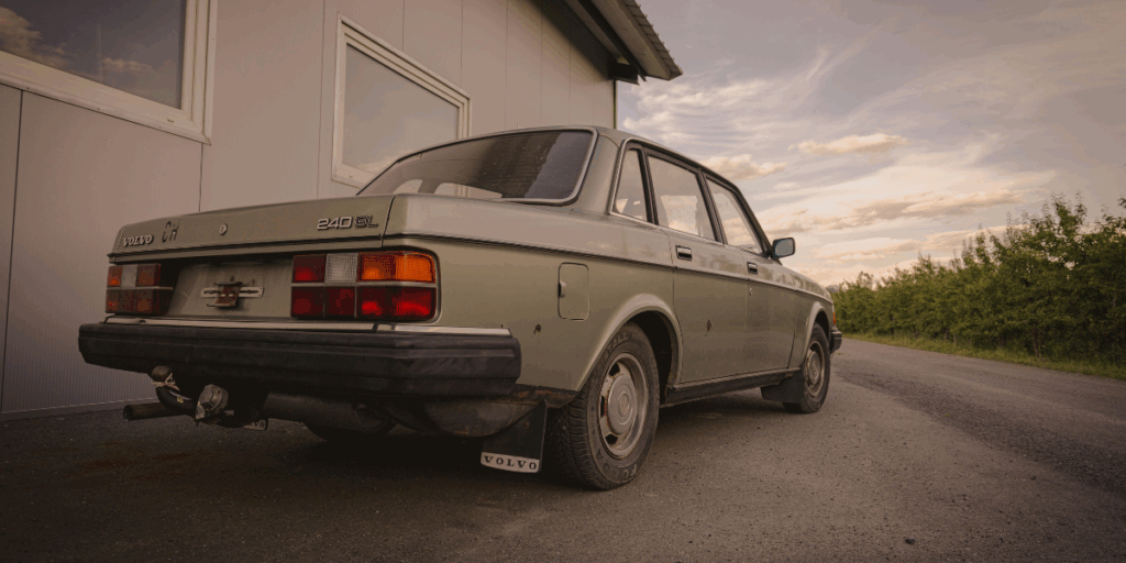 En gammal Volvo i Ullared är tydligen det billigaste du kan få. (Foto: Jeton Bajrami on Unsplash)