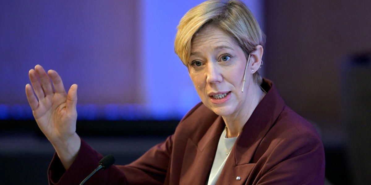 Beröm första dagen för nya bankchefen