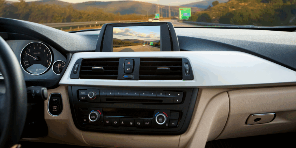 Allt från GPS till stolsvärme kan kosta extra på månadsbasis. (Foto: Canva)