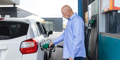 Det kan svida till i plånboken om du kör bil med bensin eller diesel. (Foto: Getty Images för Unsplash)