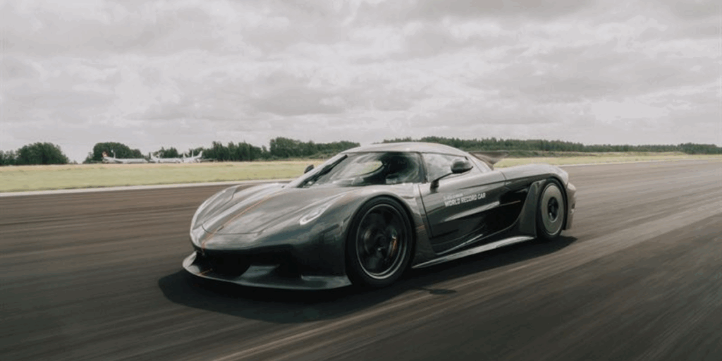 Är Christian inspirerad av som Mazda Miata? (Foto: Koenigsegg)