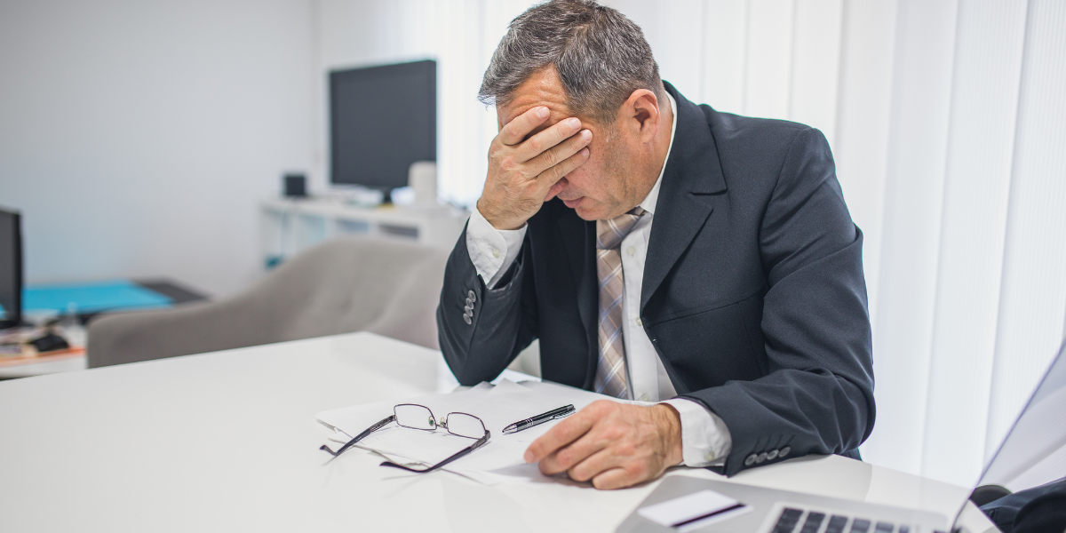 Allt fler äldre upplever att arbetslivet stänger dörren långt innan pensionsåldern.
