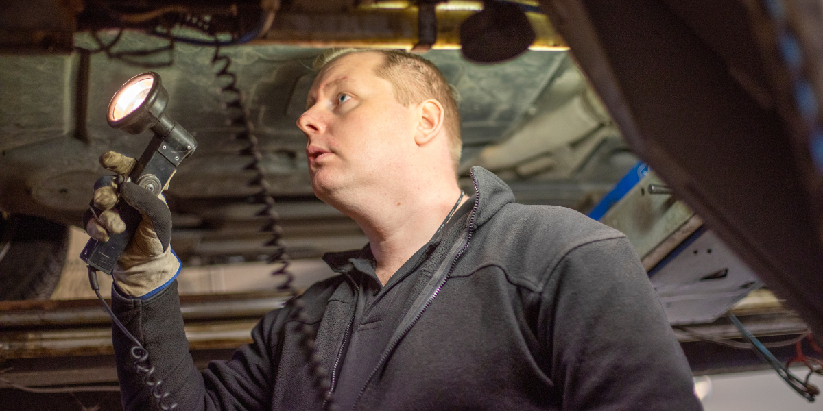 Vem har rätt? Polisen eller besiktningen? (Foto: Transportstyrelsen och Liza Simonsson)