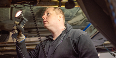 Vem har rätt? Polisen eller besiktningen? (Foto: Transportstyrelsen och Liza Simonsson)