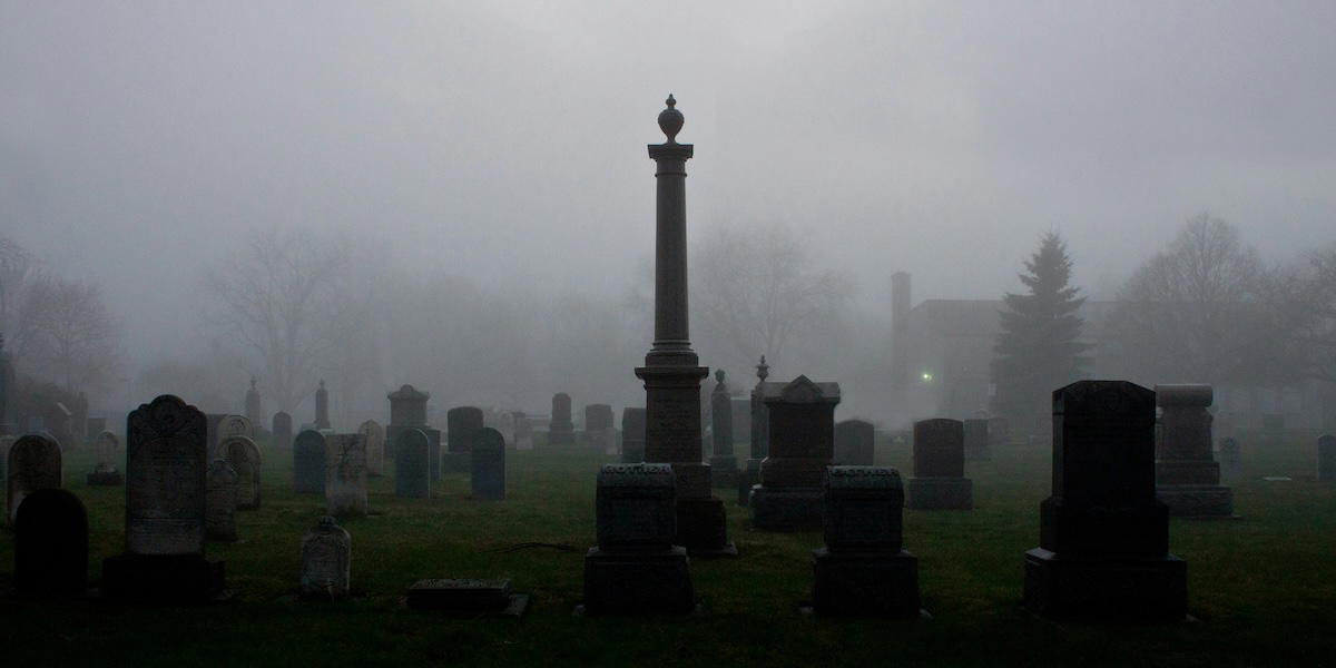 Den nya trenden tar turisterna till kyrkogårdar i Europa, där de döda berättar historien.