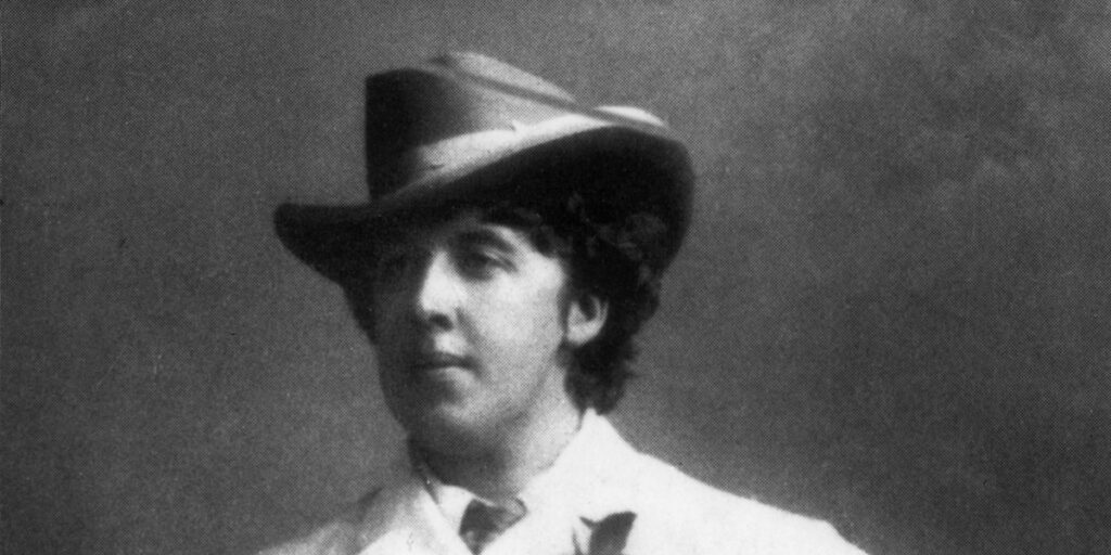 Författaren Oscar Wilde omkring 1890, som dog i Paris 1900. Han är begravd på Père-Lachaise kyrkogården. (Foto: SCANPIX SWEDEN / Pressens BIld / TT)