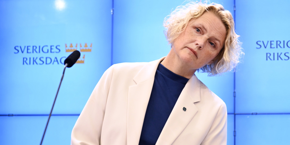 Centerpartiets partiledare Anna-Karin Hatt avgår och meddelar det under pressträff