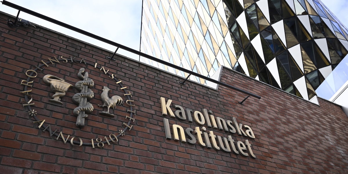 Exteriör bild av Nobel Forum vid Karolinska Institutet. Nu har Karolinska institutet halkat ned från plats 49 till plats 53 på World University Ranking och det finns inte längre ett enda svenskt universitet bland världens 50 bäst rankade