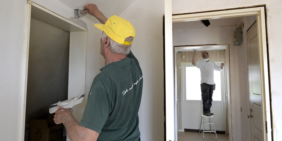 Hantverkare har fullt upp när svenskarna skyndar att nyttja ROT-avdraget innan det sänks.