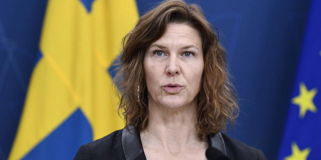 Jämställdhets- och arbetslivsminister Nina Larsson (L)