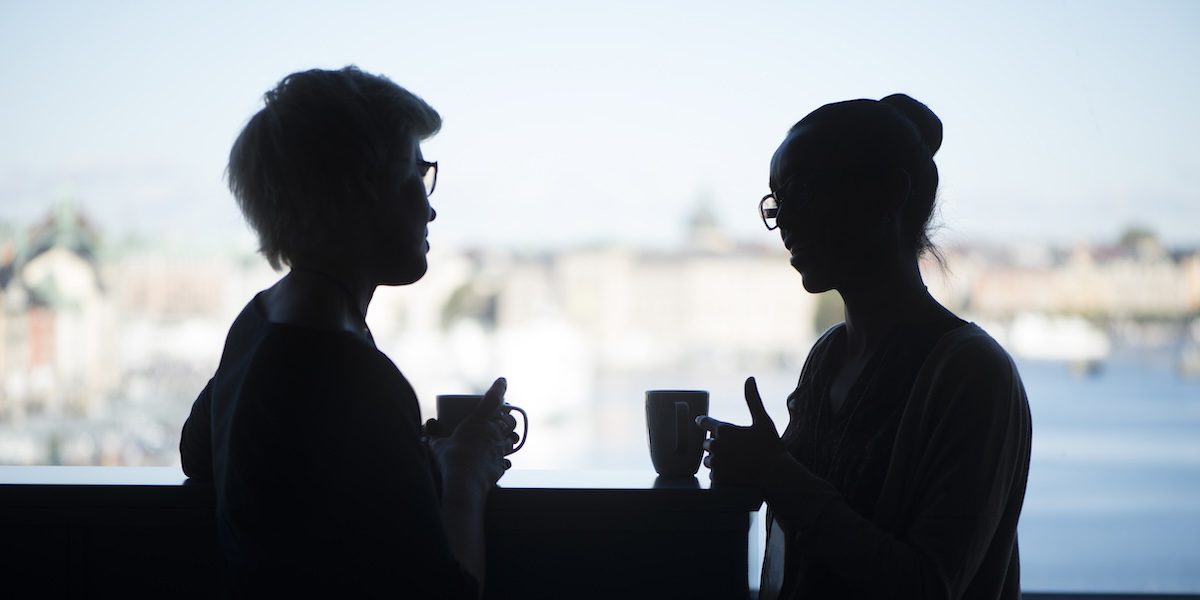 Tystnaden kring löner har präglat svenska arbetsplatser. Nu vill EU ändra på det.