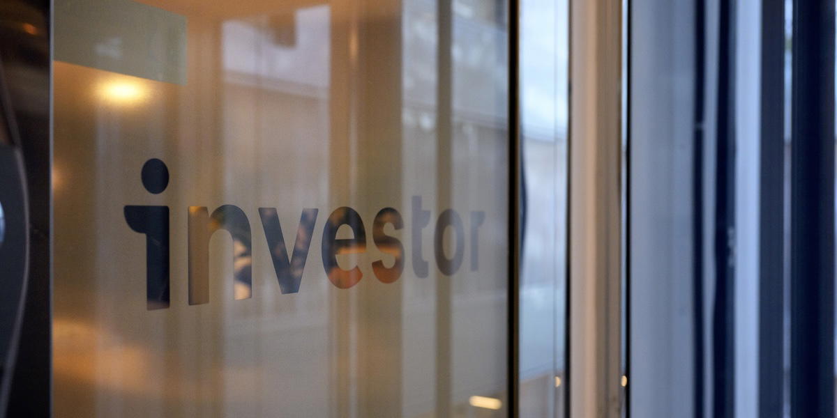 Investor har under 2025 tappat i värde och utvecklats svagare än börsindex.