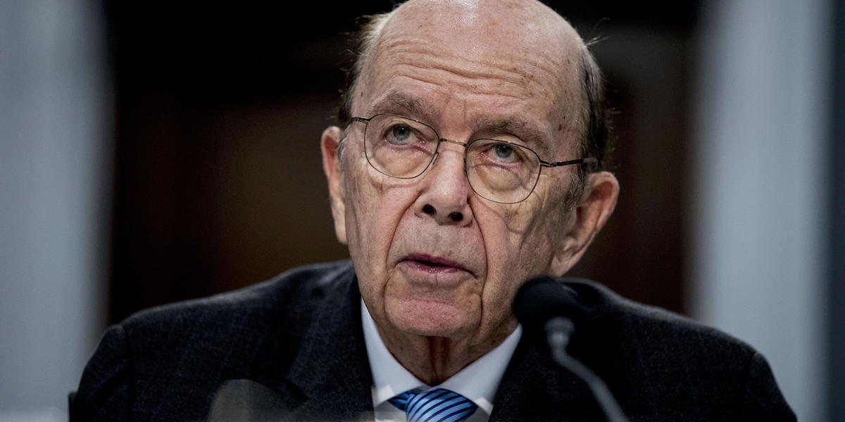 Wilbur Ross, som var amerikansk handelsminister mellan 2017 och 2021. Han menar att Kina använder sina sällsynta jordartsmetaller som ett vapen mot USA:s högteknologiska industri och nationella försvarsbehov.