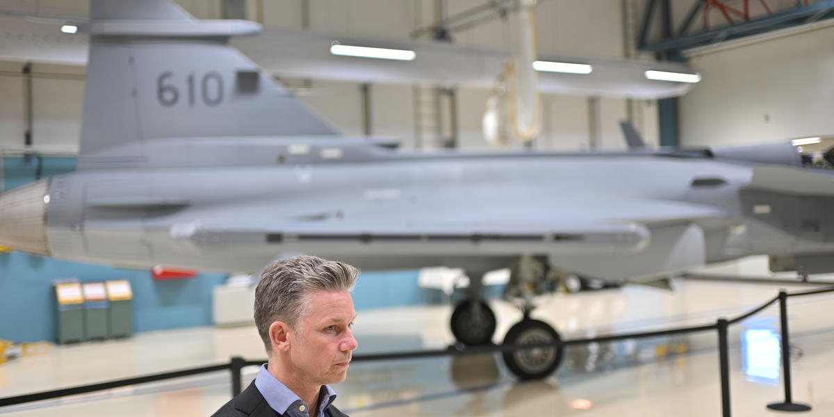 Ett kvitto på svensk försvarsindustris konkurrenskraft, säger försvarsminister Pål Jonson (M) om den colombianska ordern. Bilden från i oktober.