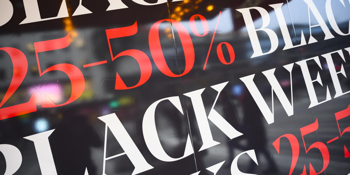 Köpannonserna haglar över oss. Arkivbild.