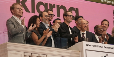 Medgrundare och vd:n Sebastian Siemiatkowski samt bolagets ordförande Michael Moritz deltog i börsintroduktionen av Klarnas aktie på New York-börsen i september.