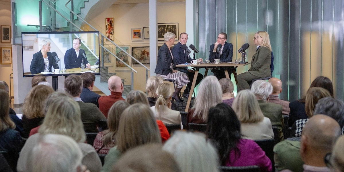 Tisdagen den 4 november samlades ett stort antal deltagare i Skandias lokaler i Stockholm för ett samtal på temat: "Dags att pensionera ålderismen – om Sveriges nästa arbetsliv".