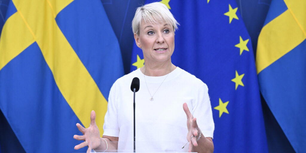 Äldre- och socialförsäkringsminister Anna Tenje (M).