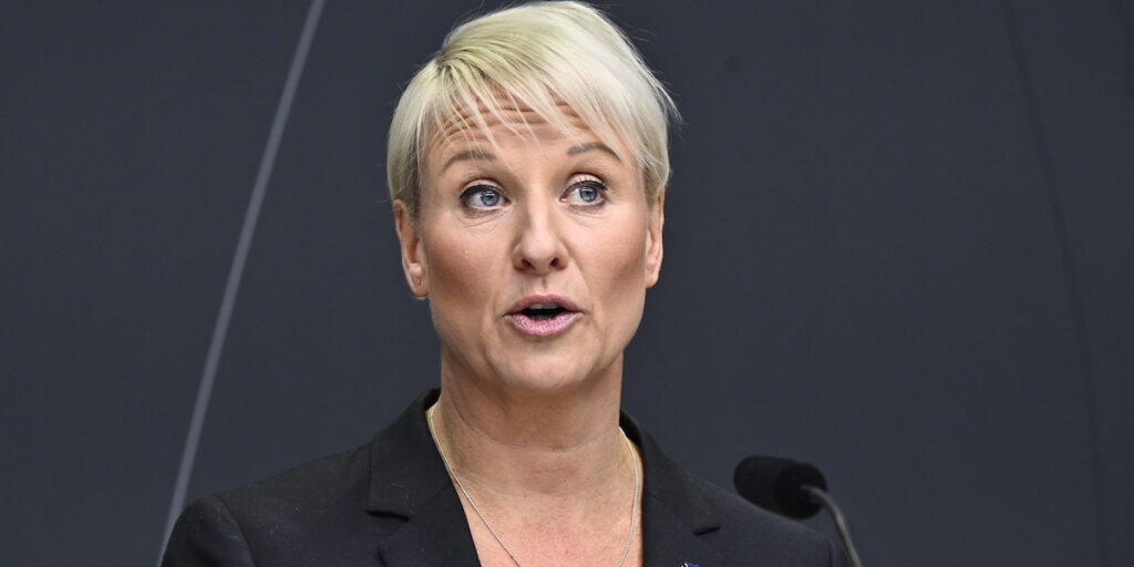 Äldre- och socialförsäkringsminister Anna Tenje (M)