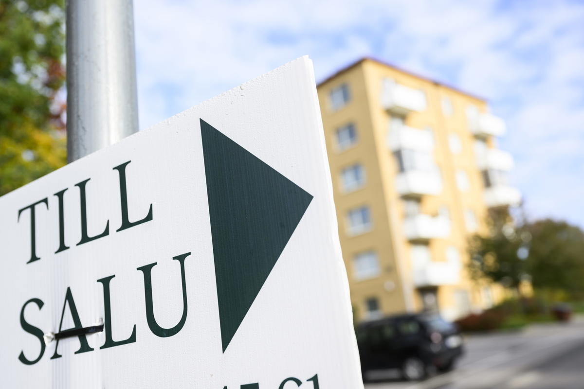 Många bostadsrättsföreningar tvingats höja avgifterna rejält. Arkivbild.