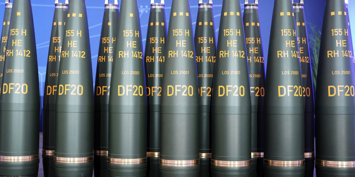 Artillerigranater från tyska Rheinmetall. Arkivbild. 