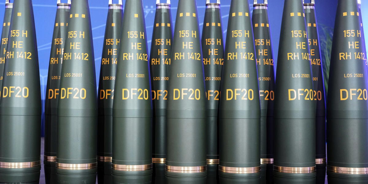 Artillerigranater från tyska Rheinmetall. Arkivbild. 