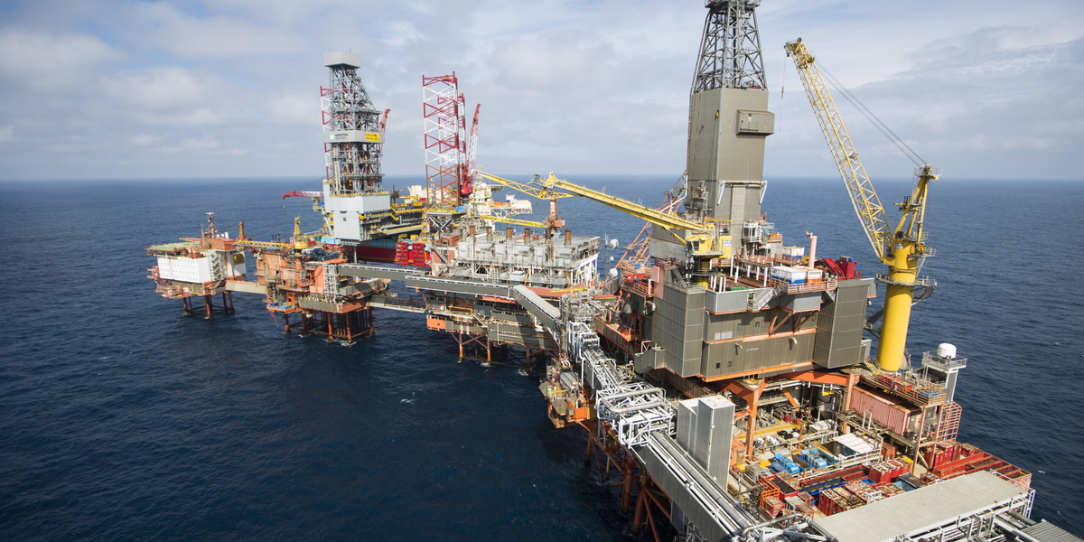 En av Aker BP:s oljeplattformar i Nordsjön. Arkivbild.