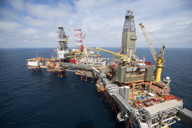 En av Aker BP:s oljeplattformar i Nordsjön. Arkivbild.