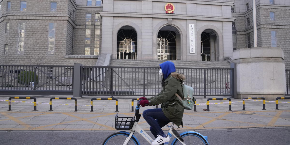 En domstol i Peking. Genrebild.