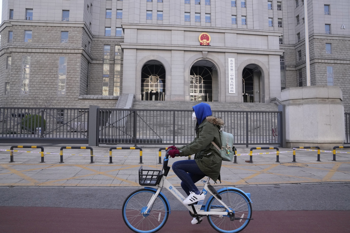 En domstol i Peking. Genrebild.