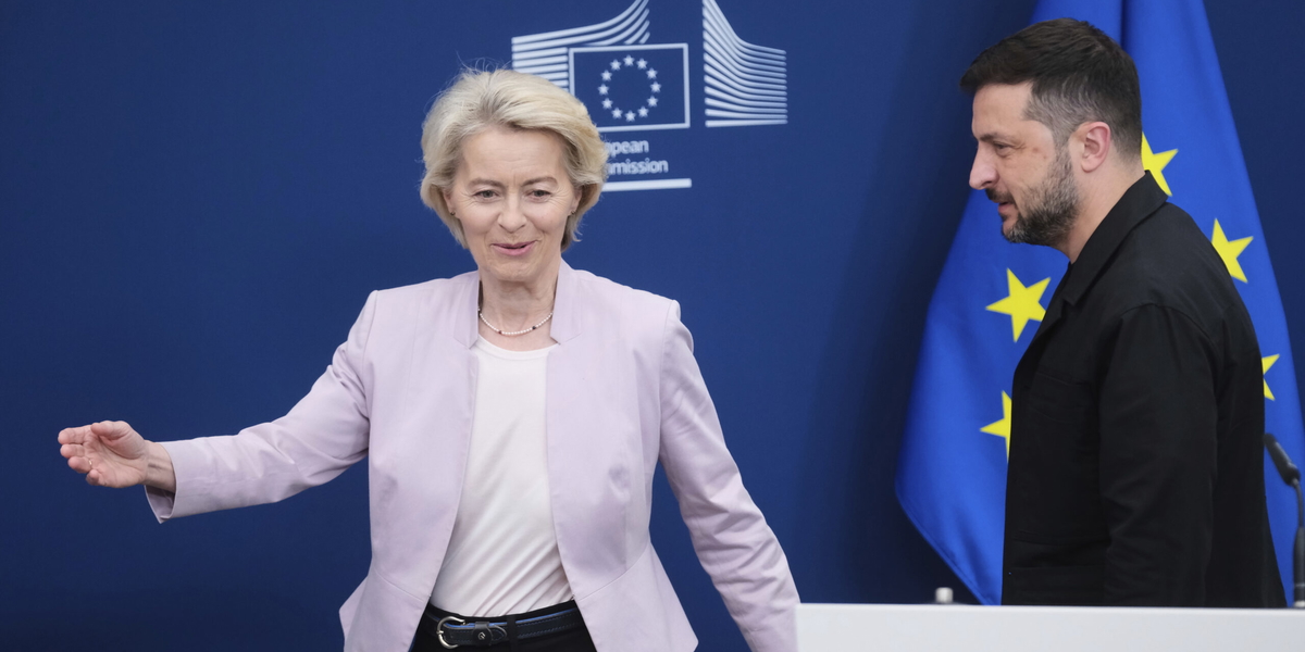 EU-kommissionens ordförande Ursula von der Leyen och Ukrainas president Volodymyr Zelenskyj. Arkivbild.