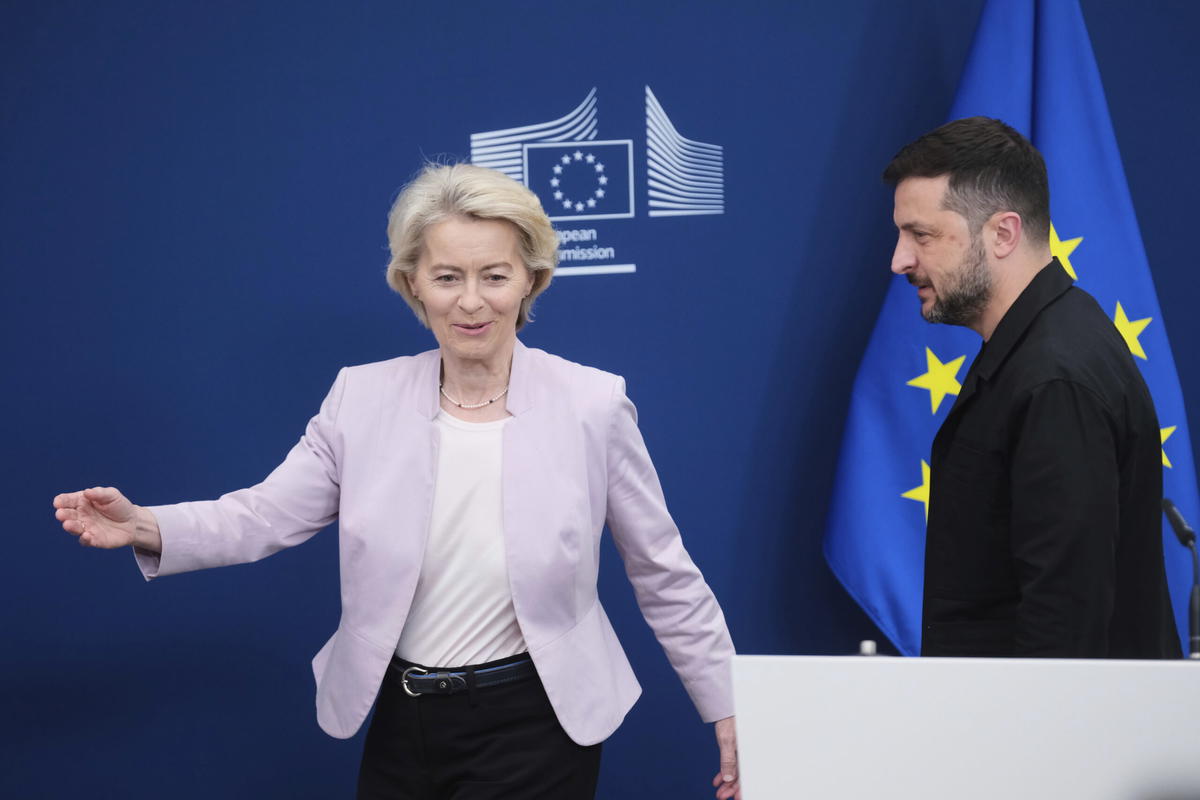 EU-kommissionens ordförande Ursula von der Leyen och Ukrainas president Volodymyr Zelenskyj. Arkivbild.