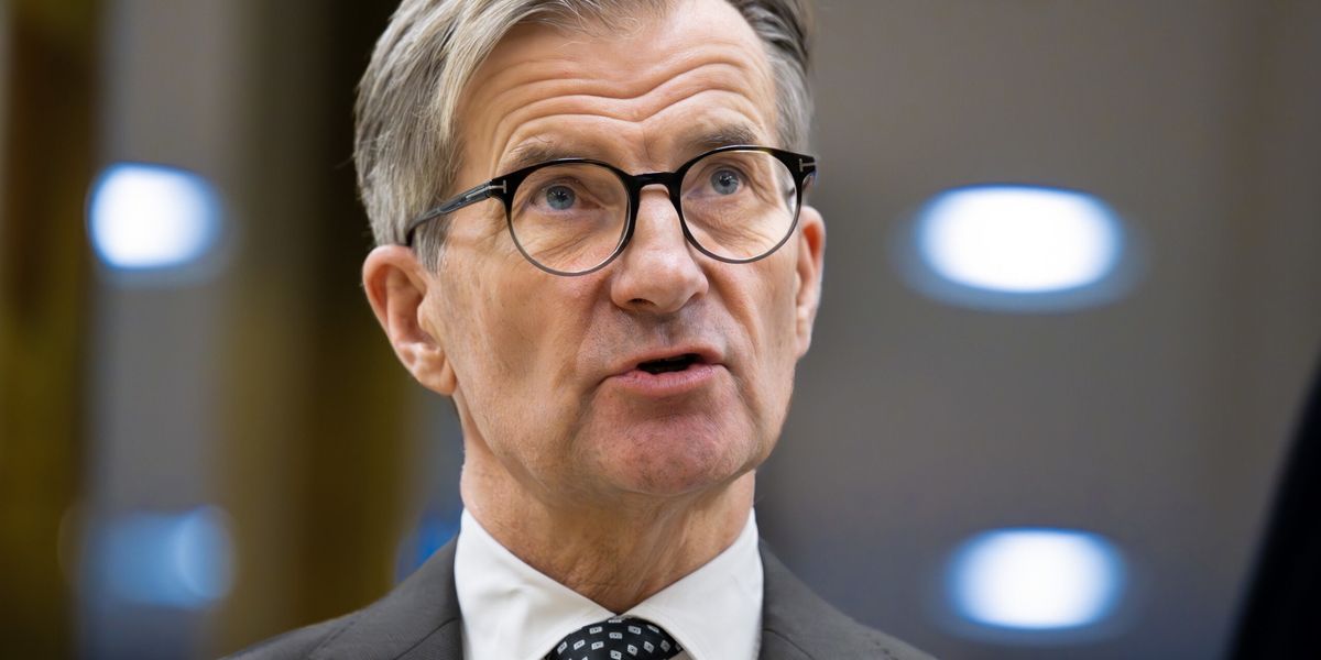 Riksbankschefen Erik Thedéen anser att Sverige och Europas betalsystem är lite för beroende av amerikanska kortjättar som Visa och Mastercard. Arkivbild.