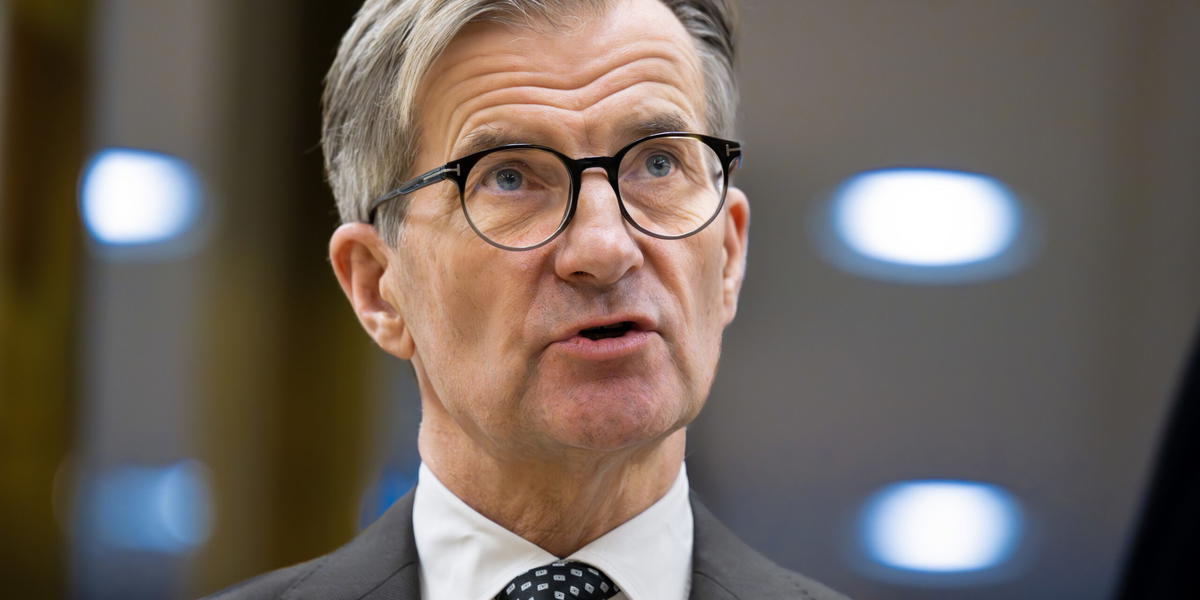 Riksbankschefen Erik Thedéen anser att Sverige och Europas betalsystem är lite för beroende av amerikanska kortjättar som Visa och Mastercard. Arkivbild.