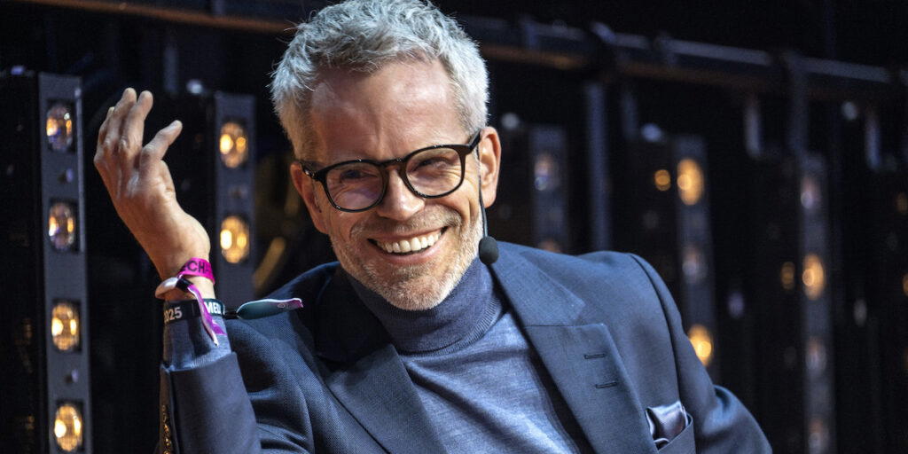 SVT:s ekonomikommentator Alexander Norén, han säger att den nivå inflationen nu är nere på är långsiktigt hälsosam