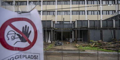 Ett hus som tömts på boende i väntan på ombyggnad i Taastrupgaard utanför Köpenhamn i september 2024. Taastrupgaard är ett av de områden som pekas ut i den danska "gettolagen".