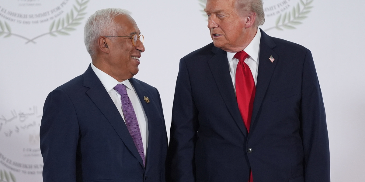 EU:s rådsordförande António Costa säger att unionen ska samordna ett gemensamt svar på Trumps hot. Bild från ett möte mellan Costa och Trump i oktober.