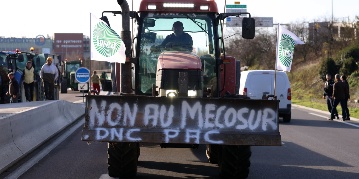 Franska bönder demonstrerar mot Mercosuravtalet i december i fjol.