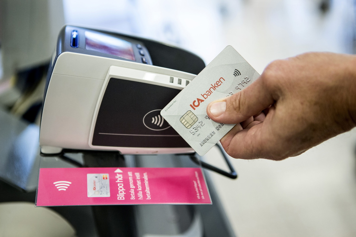 Kreditgivning av matbjässarna Ica och Coop granskas av FI. Arkivbild