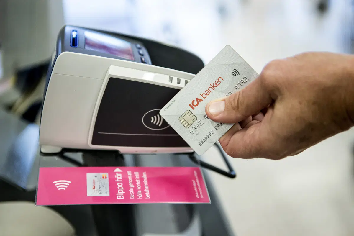 Kreditgivning av matbjässarna Ica och Coop granskas av FI. Arkivbild