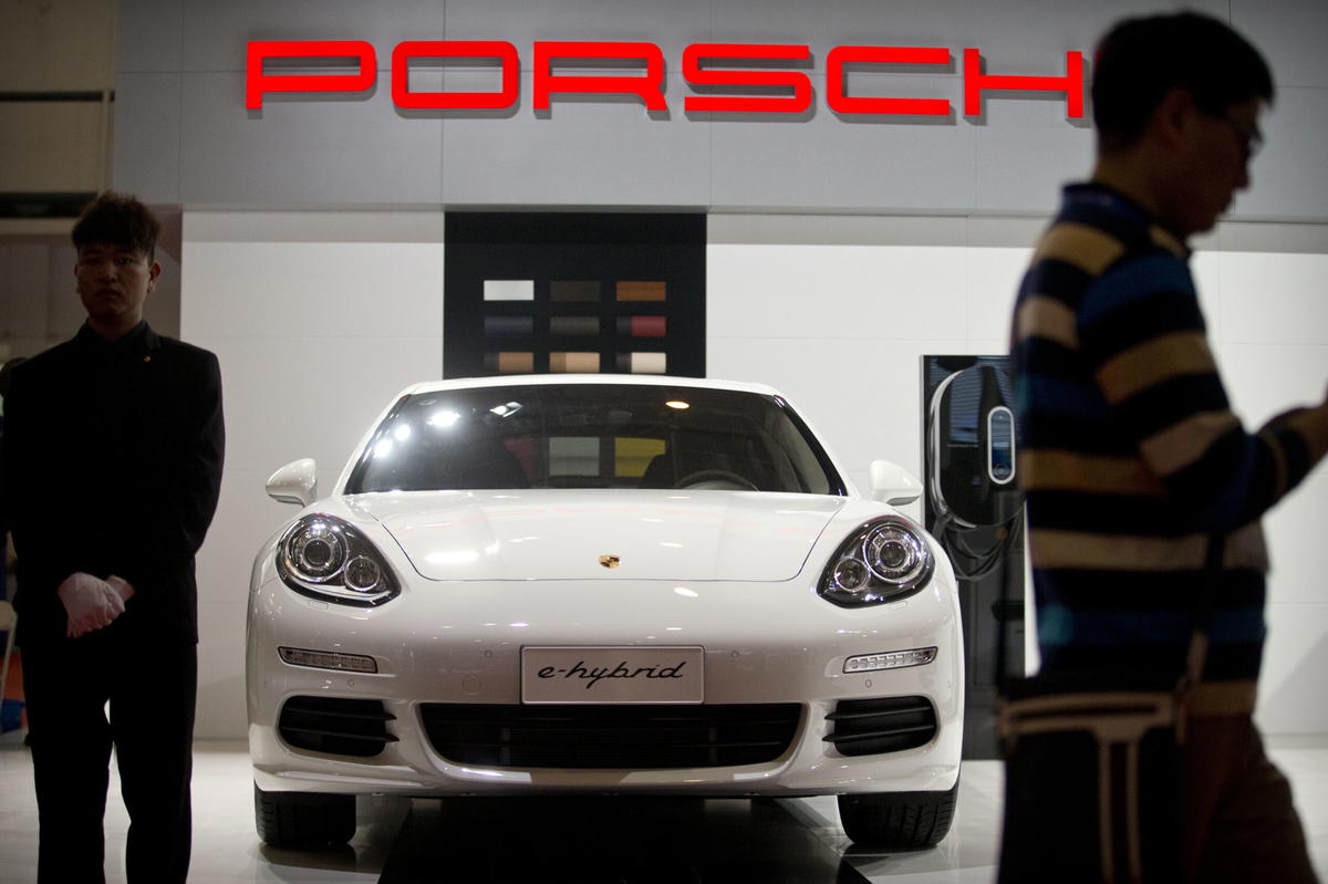 Motvind för Porsche på många fronter. Arkivbild