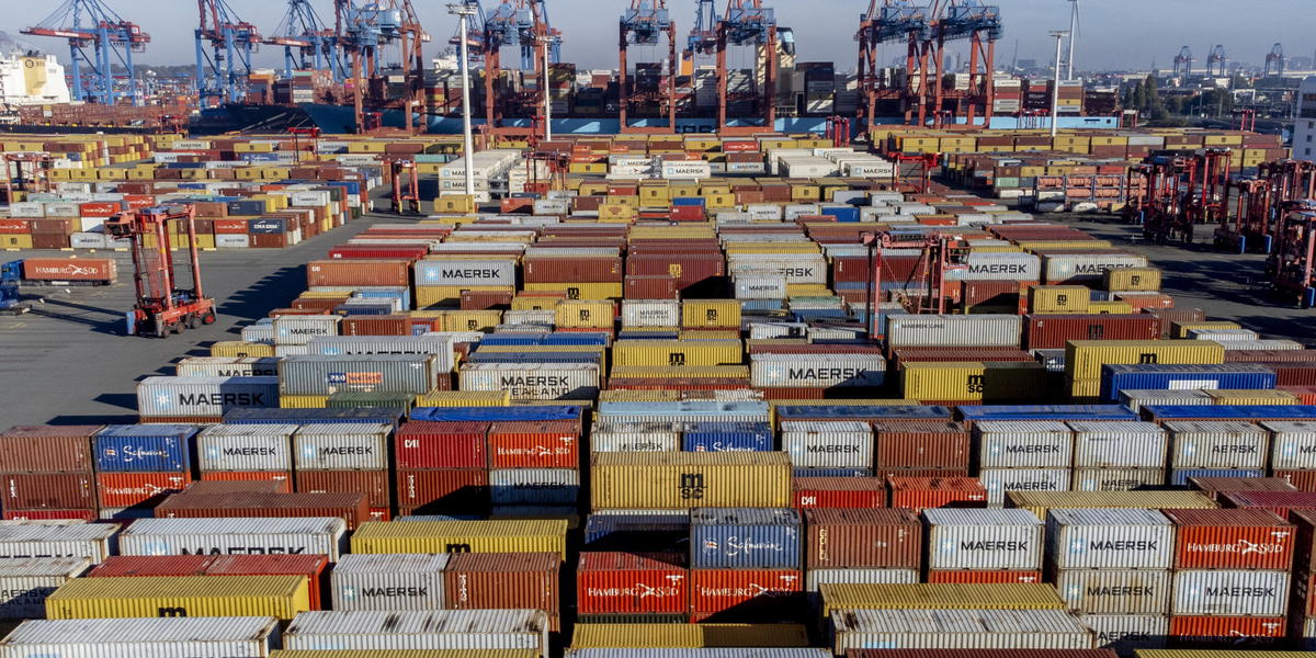 Risken för ett fullskaligt handelskrig mellan EU och USA har ökat med Donald Trumps hot om Grönlandstullar, enligt Kommerskollegiums chefsekonom. Arkivbild