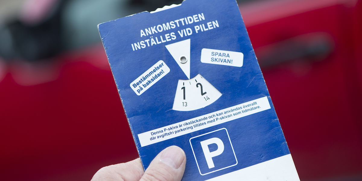En p-skiva för tidsbegränsad parkering.