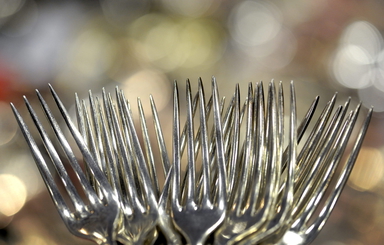 De gamla silvergafflarna kan vara guld värda. Artikelbild.