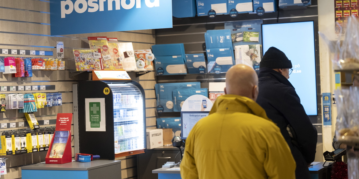 En Postnord-paketutlämning vid Torsplan i Stockholm. Arkivbild. 